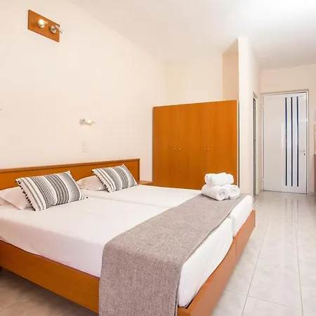 アパートホテル サムズ スタジオズ ファリラキ