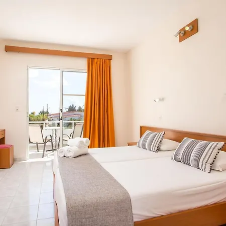 サムズ スタジオズ 4*