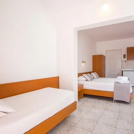 サムズ スタジオズ 4*