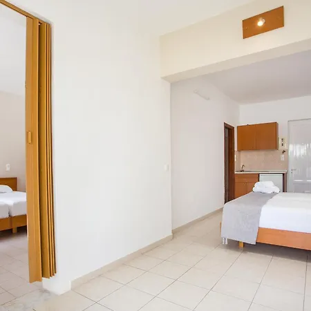 サムズ スタジオズ アパートホテル 4*