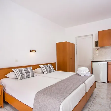 サムズ スタジオズ 4*