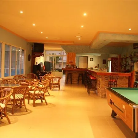 サムズ スタジオズ 4*