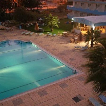 サムズ スタジオズ 4*