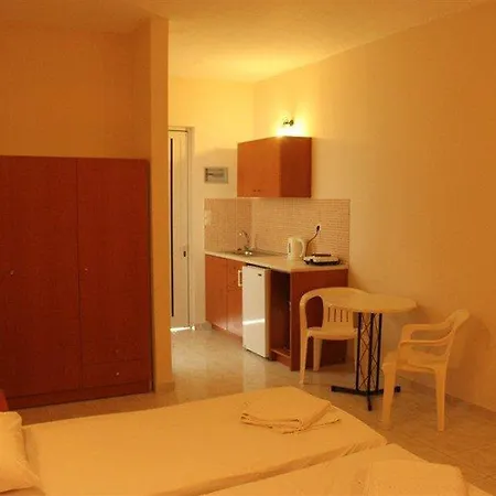 サムズ スタジオズ アパートホテル ファリラキ