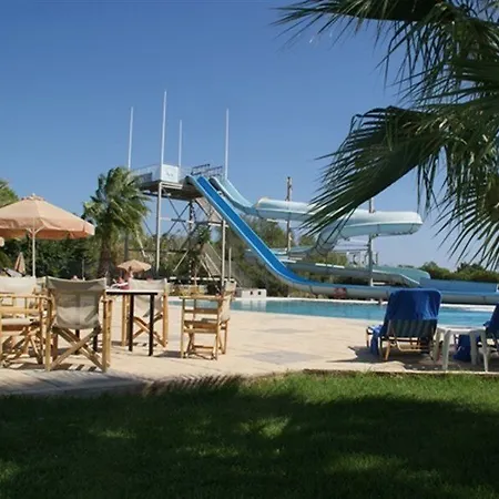 アパートホテル サムズ スタジオズ ファリラキ